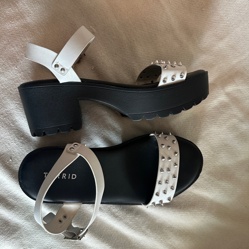Torrid 10ww White Studded Platform Sandals - Women - Picture 3 of 5